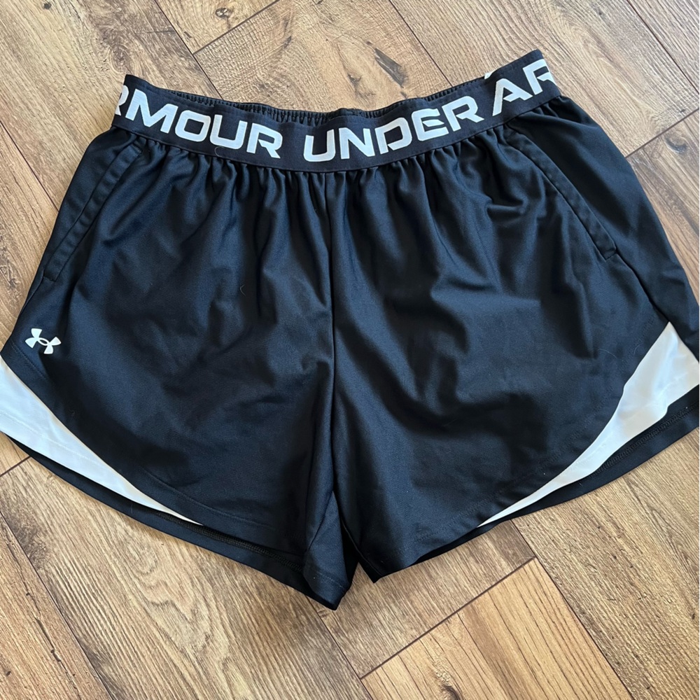 UNDER ARMOUR Black and White Performance Shorts with Pockets